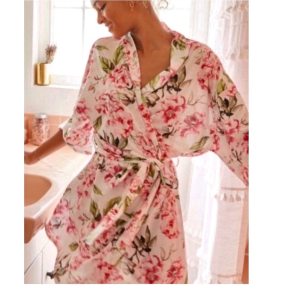 Show Me Your Mumu Brie Robe. - Picture 2 of 8